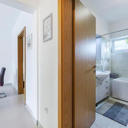 Amadeo Apartment