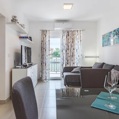 Amadeo Apartment