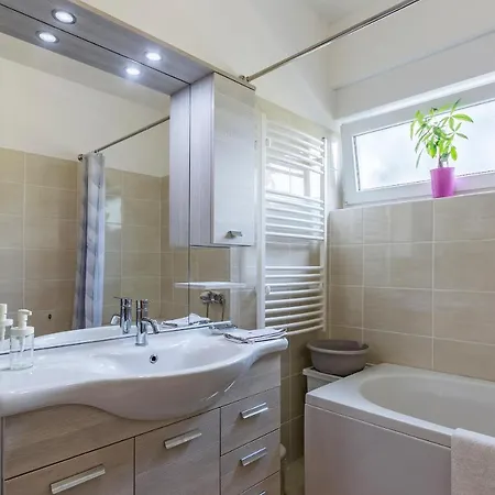 Amadeo Apartment